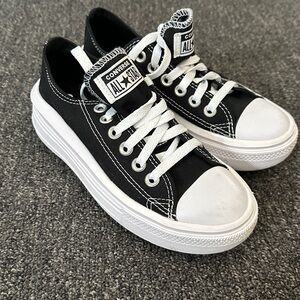 Women’s Converse All Star Low Top Canvas Platform Sneakers in Black/White Size 5